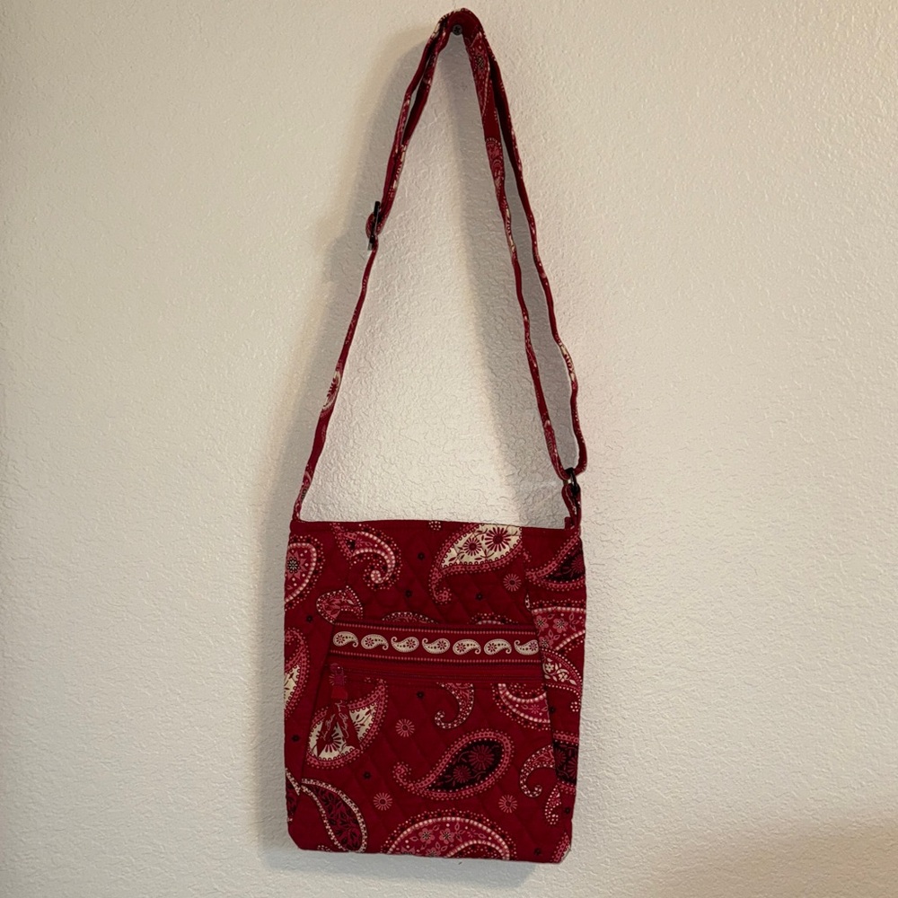 Vera Bradley Original Hipster Paisley Mesa Red Crossbody Bag, EUC